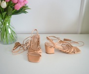 Sandały obcas wiązane ćwieki 38 beżowe