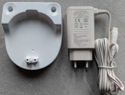 Ładowarka Panasonic Model RE7-87 wraz z podstawką ładującą RC8-4, biała