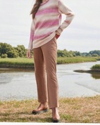 Brązowe spodnie na gumce rozmiar 46. Proste, klasyczne, wygodne. 