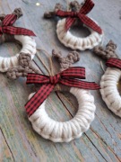 Renifery - zawieszki z makramy 