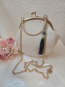 Torebka wieczorowa - Biała haftowana z chwostem 