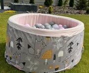 Suchy basen z kulkami