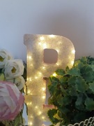 Duża, Świecąca Litera P z żywicy epoksydowej