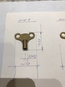 Kluczyk mosiężny brytyjski zegara budzika chodzika 5,3x5,3 mm