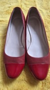 Czerwone półbuty, baleriny 