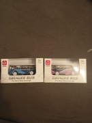 metalowe modele autobusów z seriiDeluxe BusmarkiYeading. Dwa w ceniejednego