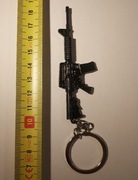 Brelok do kluczy – miniatura karabinu szturmowego | metalowy | czarny