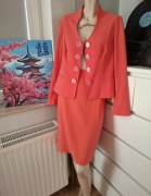 44 koralowy garnitur ze spódnicą marynarka żakiet garsonka kostium do pracy