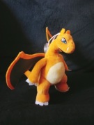 Charizard maskotka pokemony 