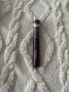 Hourglass Vanish Seamless Finish Concealer Brush pędzel do podkładu