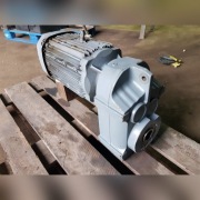 Motoreduktor płaski SEW do ekstrudera, przenośnika