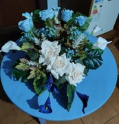 Kompozycja nagrobna ciężka biel błękit 