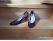 Czółenka Ryłko w kolorze śliwkowym. 