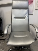 Krzesła kosmetyczne 