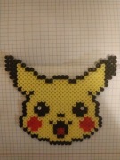 Głową Pikachu (pixel art hama boads)