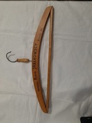 Wieszak  drewniany  z Firmy  Bracia  Jabłkowscy  Bracka  25 