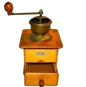 Stary młynek do kawy SYG. - ,, Pe De ,,