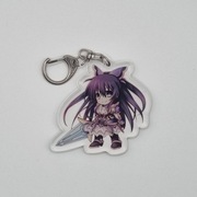 Akrylowy brelok anime chibi w fioletowej zbroi z mieczem