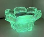 szklo uranowe? swiecznik 8 - listny