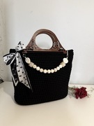 Duża czarna torebka torba do ręki ręcznie robiona na szydełku z kokardą