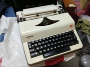 Stara elektryczna Maszyna do pisania Olympia Monica Vintage Retro PRL
