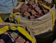 Czerwona (Vanga) Kostka Granitowa Surowo-Łupana 15/17 cm–804zł/Tona