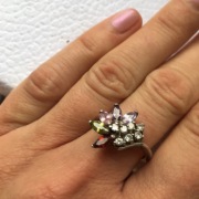 Pierscionek srebrny z kamieniami