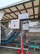 Przenośnik wznoszący z hopperem