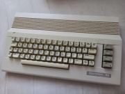 Komputer Commodore 64 (C64C) - Made in W.Germany, plomba, stan bardzo dobry