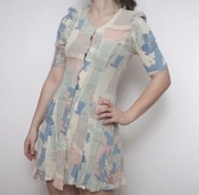 Pastelowa sukienka w geometryczne wzory z lat 90 S/M materiał plisowany