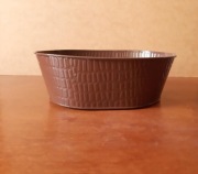 Brązowy owalny metalowy pojemnik / osłonka na doniczki z ziołami roślinami