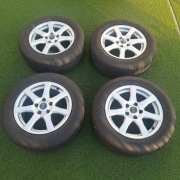 Felgi 16" z oponami zimowymi do Mazdy CX3