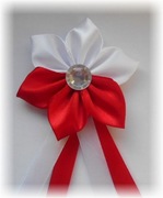 Duży kotylion narodowy przypinka -kwiat kanzashi biało czerwony. 