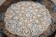 Piękna serweta, obrus  robiony na szydełku w rozety-80cm