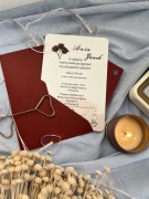 Minimalistyczne Jednokartkowe Zaproszenie Ślubne z Bordową Kopertą