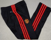 Wr) MANCHESTER UNITED ADIDAS oryginalne spodnie treningowe Roz.140cm