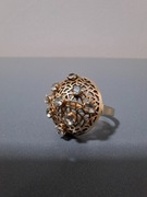 Złoty pierścionek 585 ażur Kula z Cyrkoniami Retro