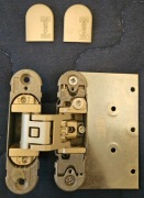 Zawias do drzwi Porta, wpuszczany z blachą wzmacniającą do futryny