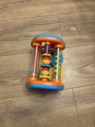 Dumel ROLER zabawka do NAUKI raczkowania RUCHOME ELEMENTY 6m + GRZECHOTKA