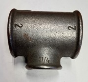 Trójnik żeliwny czarny zwężkowy 2x11/4"