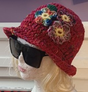 Ciepłe i twarzowe szydelkowe kapelusiki na wiosnę lub jesieńień