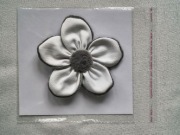 Kwiat - ozdoba sukienki, sweterka, bluzki, koszulki