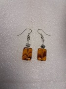 kolczyki z prlu stan bdb długość całkowita 4 cm, nie wiem czy to bursztyn