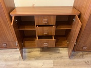 Komoda z półkami i szufladami