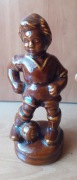 Ceramiczna figurka _ Chłopiec z piłką (PRL)