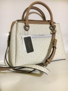 Damska torebka marki GUESS