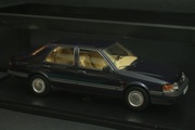 Saab 900 granatowy Triple 9 1:18