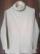 Beżowy Sweter z golfem. Wzór w prążek. Szerokość 2x43-46 cm.