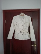 Kremowa bawełniana kurtka z paskiem i kieszonkami C&A