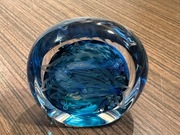 Śliczna szklana ozdoba przycisk do papieru 